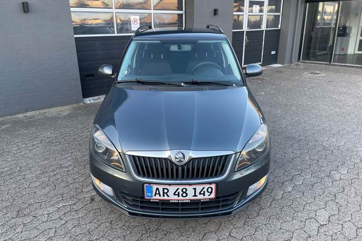 Grå Skoda Fabia fra 2015