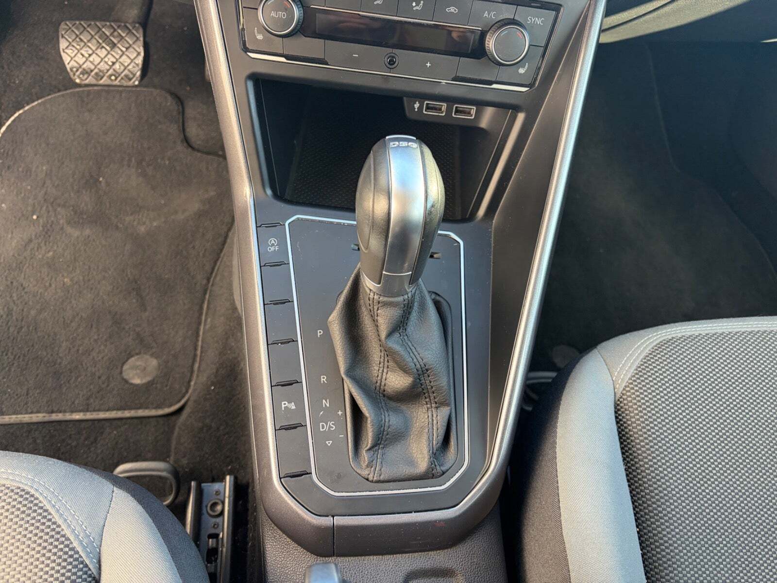 Blå VW Polo fra 2019