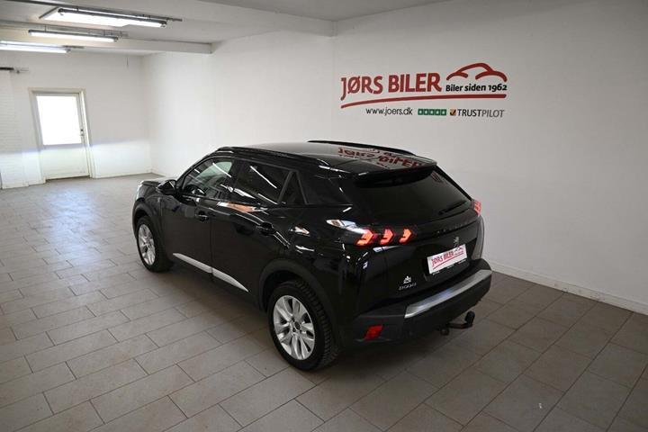 Sort Peugeot 2008 fra 2020
