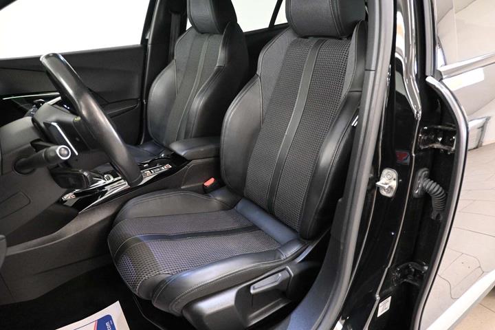 Sort Peugeot 2008 fra 2020