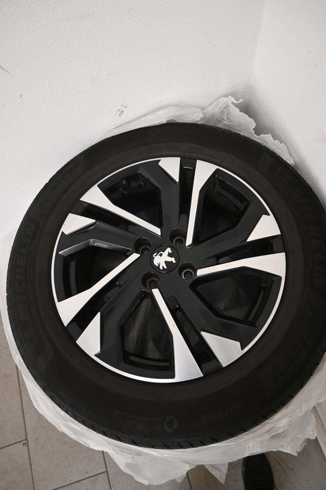 Sort Peugeot 2008 fra 2020