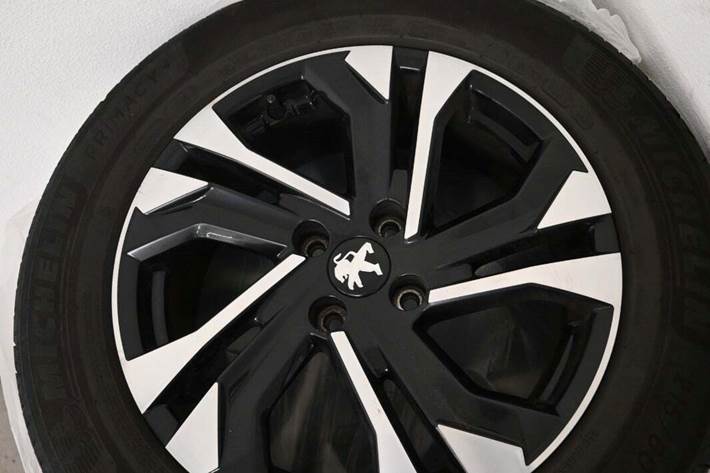 Sort Peugeot 2008 fra 2020