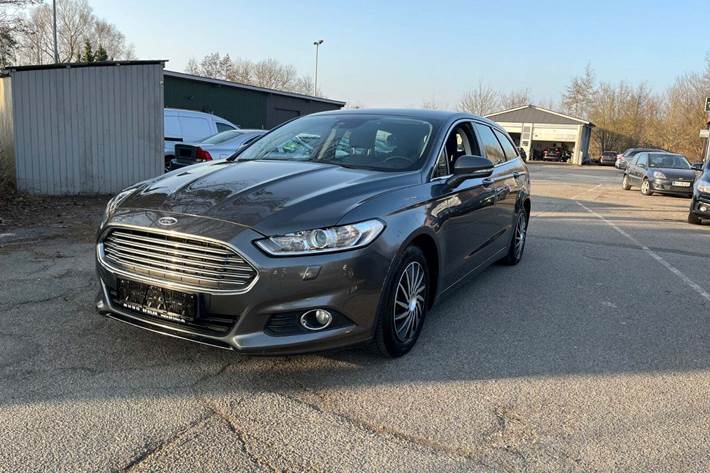 Grå Ford Mondeo fra 2015
