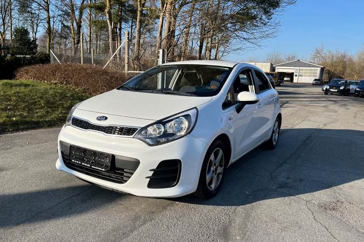 Hvid Kia Rio fra 2016