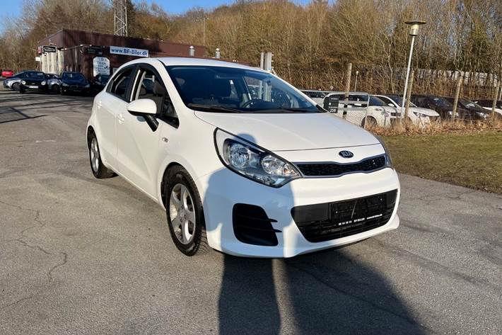 Hvid Kia Rio fra 2016