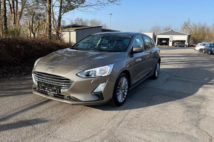 Beige Ford Focus fra 2019