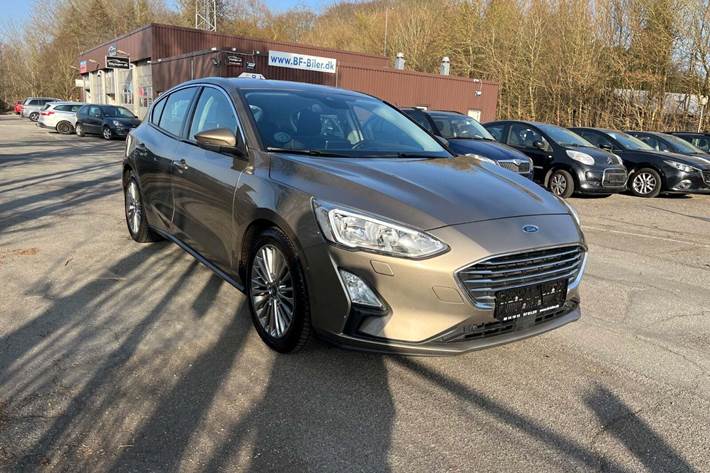Beige Ford Focus fra 2019