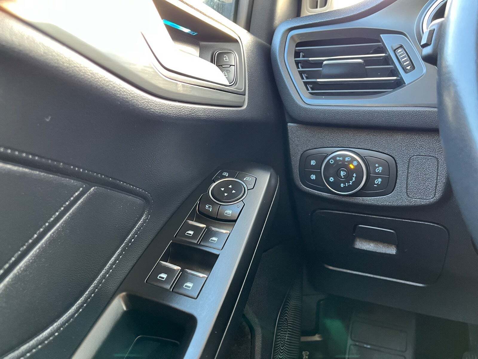 Beige Ford Focus fra 2019