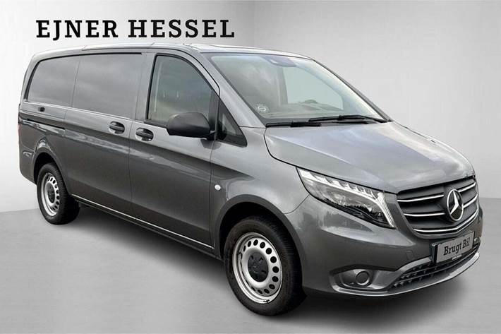 Grå Mercedes Vito 116 fra 2023