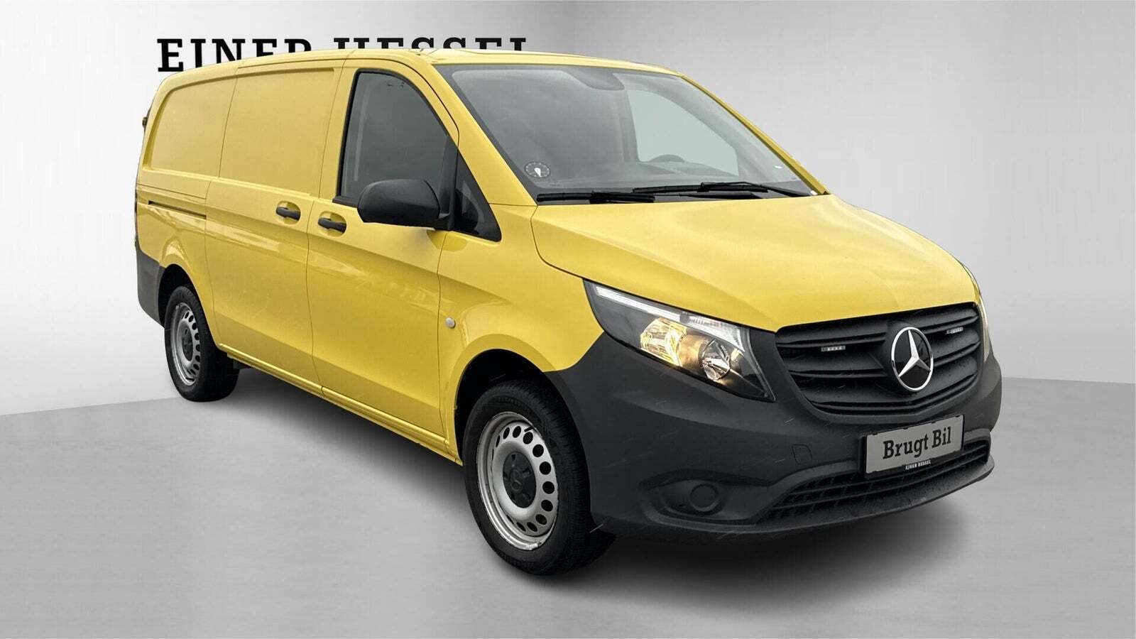 Gul Mercedes Vito 114 fra 2023