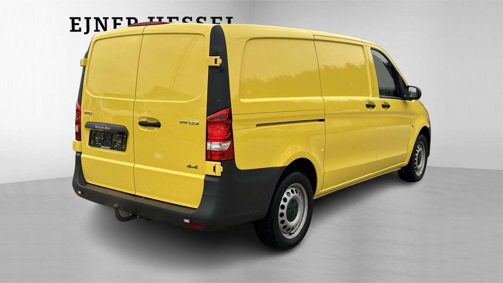 Gul Mercedes Vito 114 fra 2023