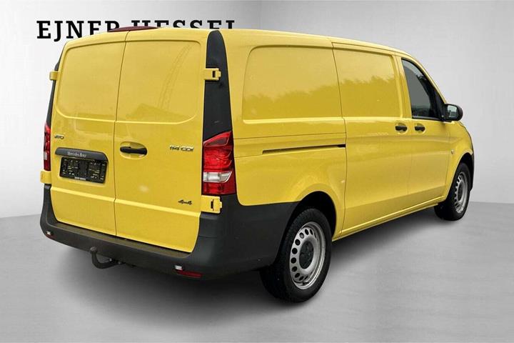 Gul Mercedes Vito 114 fra 2023