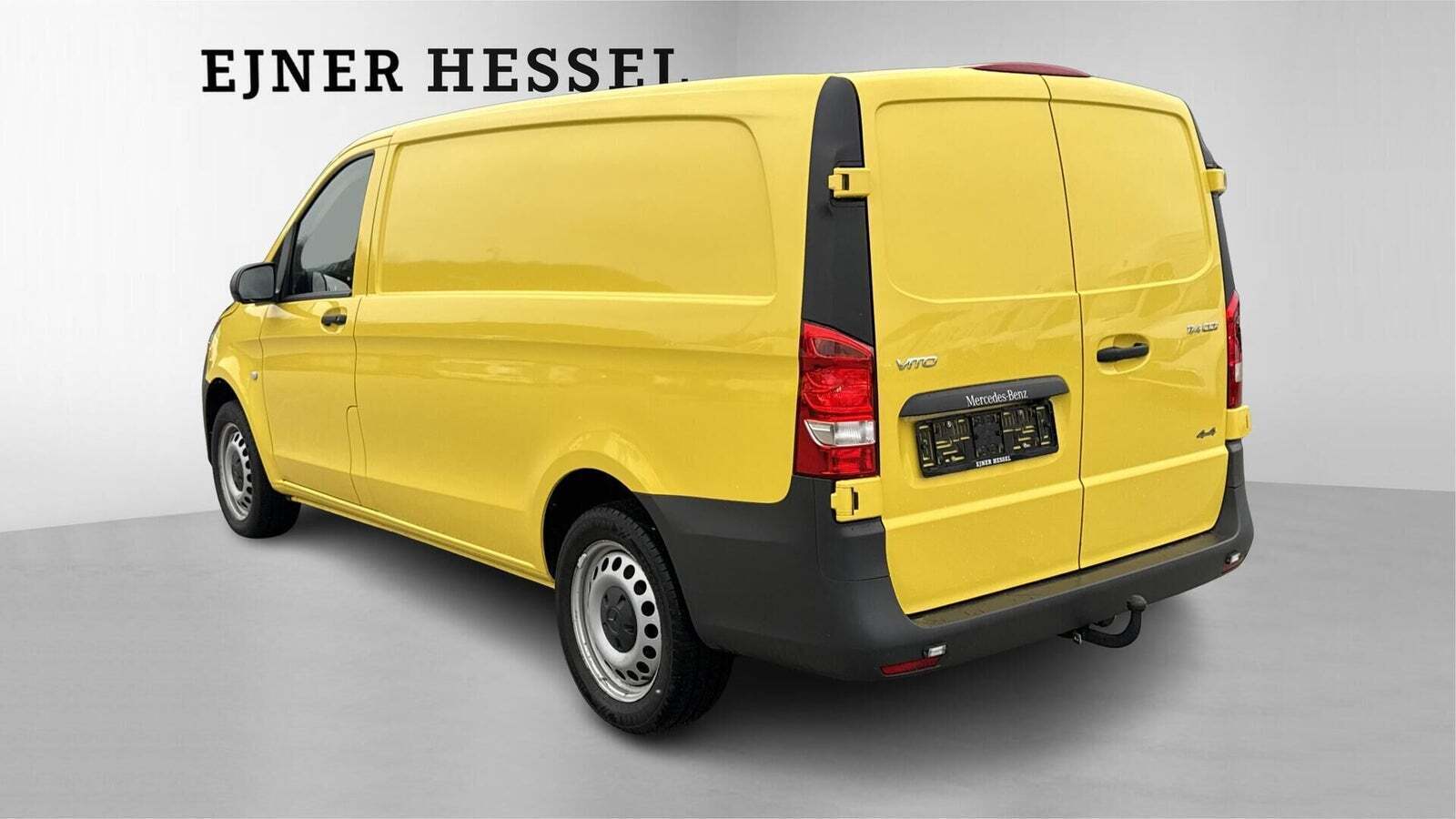 Gul Mercedes Vito 114 fra 2023