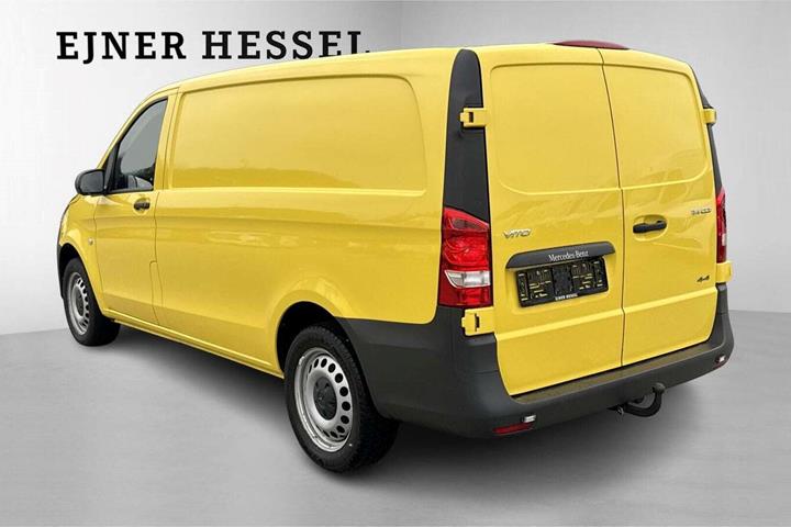 Gul Mercedes Vito 114 fra 2023
