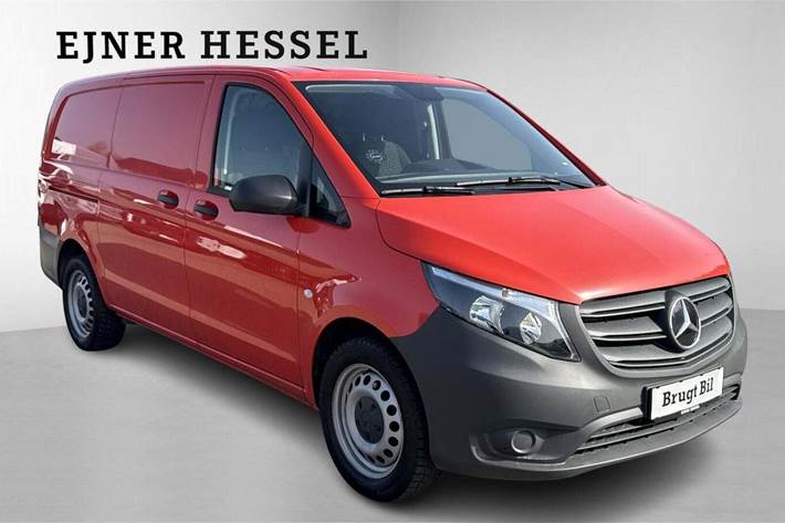 Rød Mercedes Vito 114 fra 2022