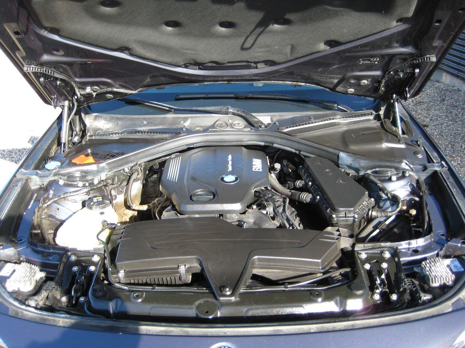 Grå BMW 320d fra 2017