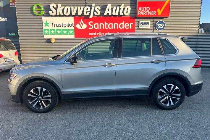 Grå VW Tiguan fra 2020
