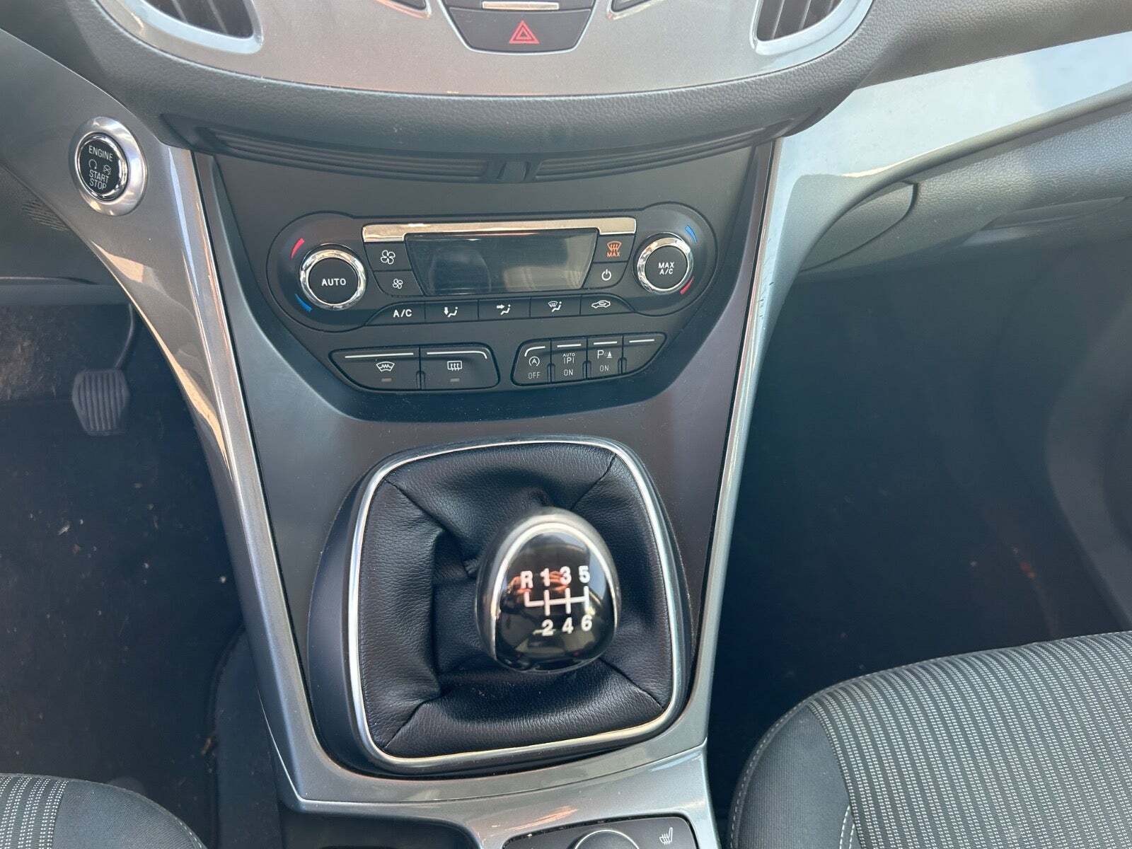 Grå Ford Grand C-Max fra 2015