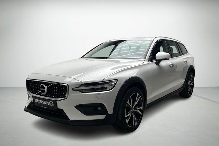 Hvid Volvo V60 Cross Country fra 2020