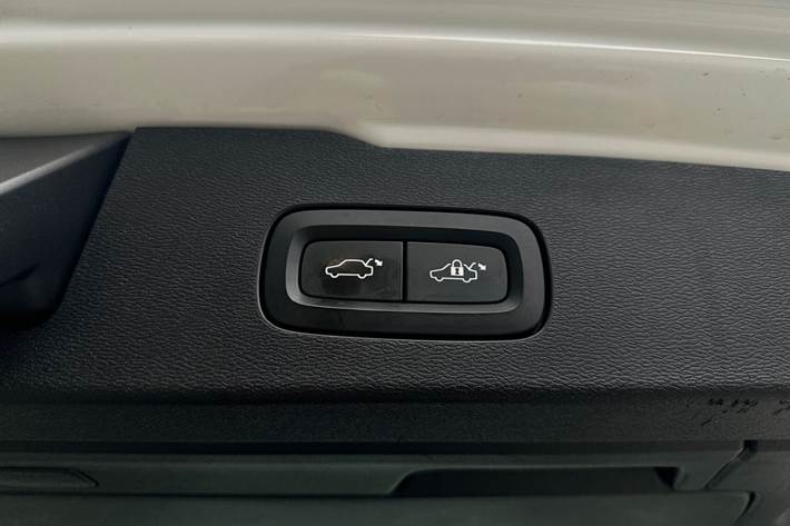 Hvid Volvo V60 Cross Country fra 2020