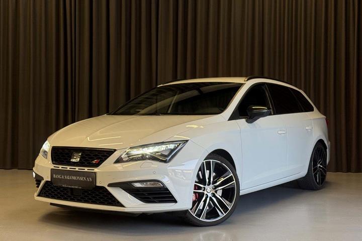 Hvid Seat Leon fra 2018 set udefra