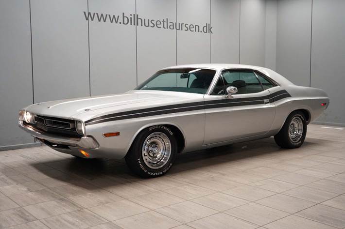 Sølv Dodge Challenger fra 1971
