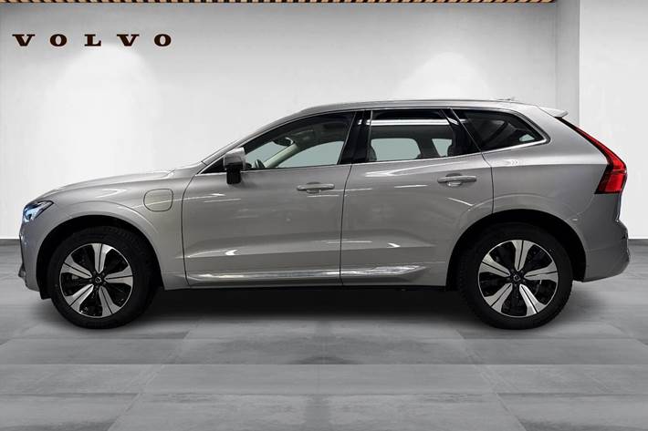 Sølv Volvo XC60 fra 2023
