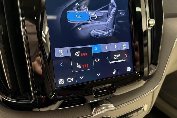 Sølv Volvo XC60 fra 2023