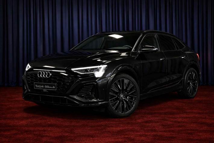 Sort Audi Q8 e-tron fra 2024 set udefra