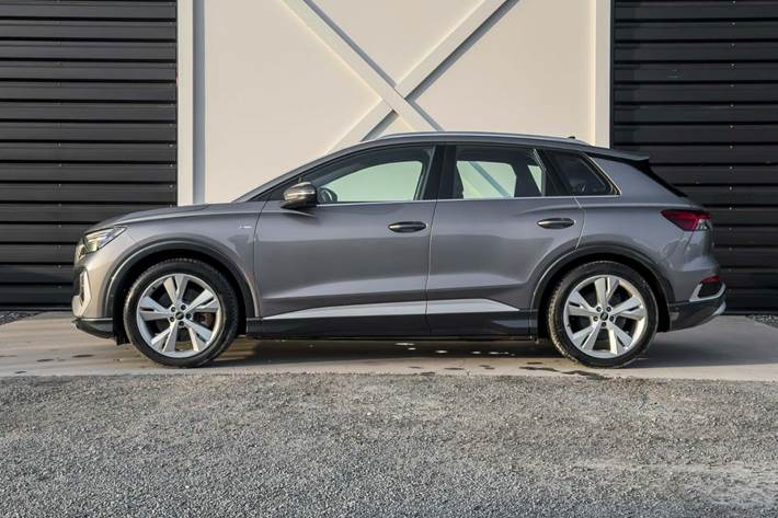 Grå Audi Q4 e-tron fra 2022