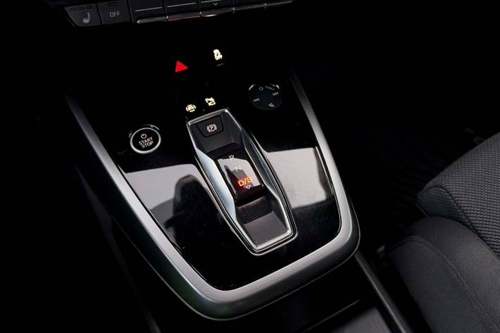 Grå Audi Q4 e-tron fra 2022