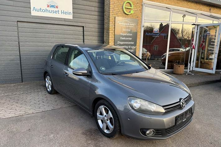 Grå VW Golf VI fra 2011