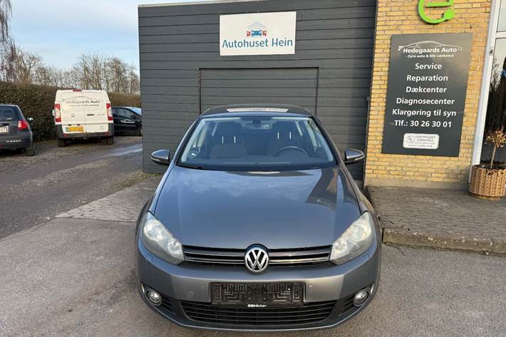 Grå VW Golf VI fra 2011