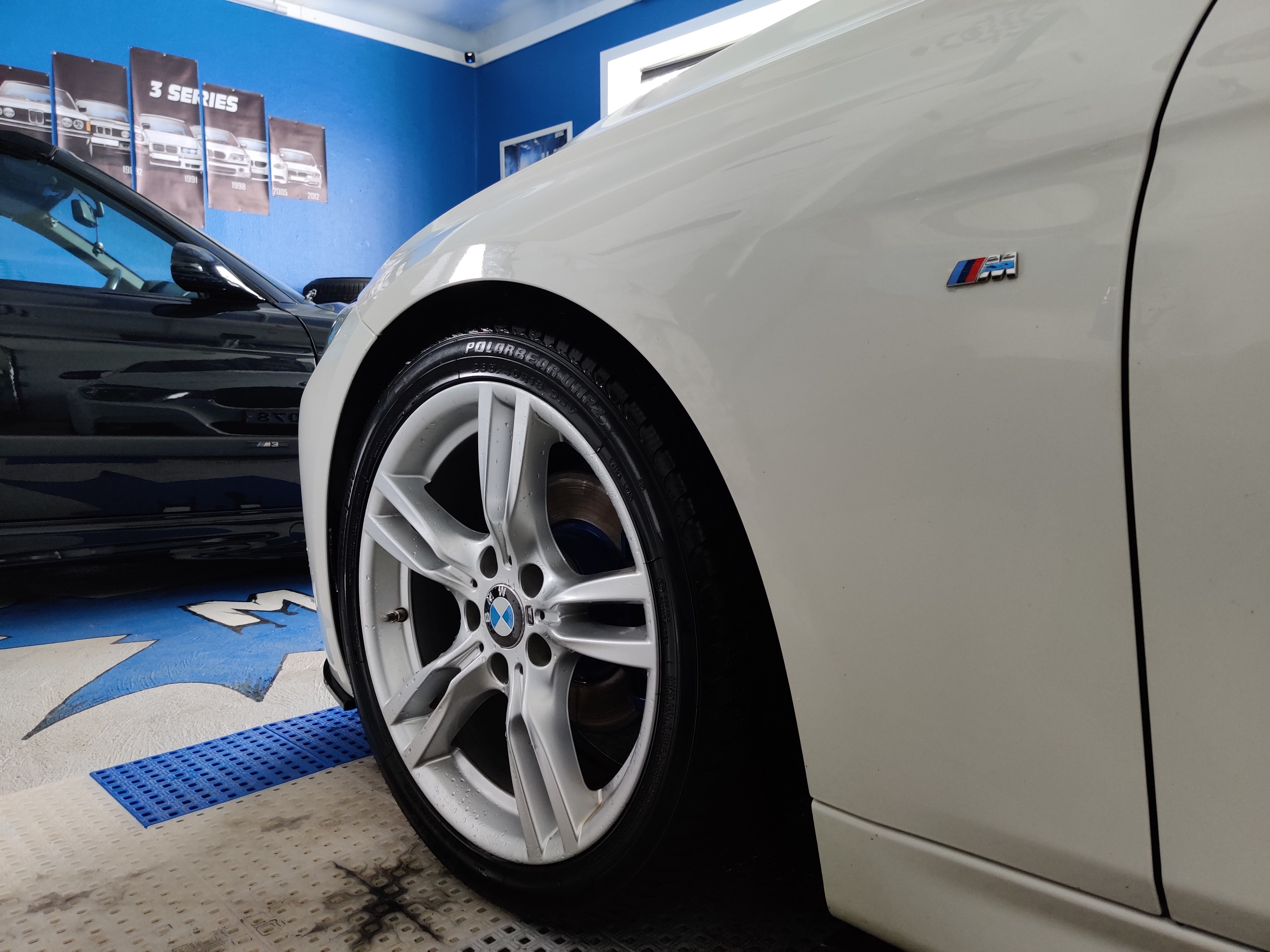 Hvid BMW 3-Serie fra 2018