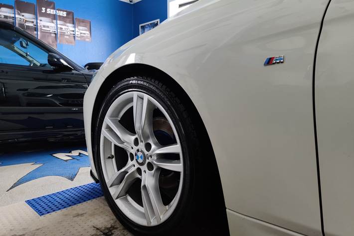 Hvid BMW 3-Serie fra 2018