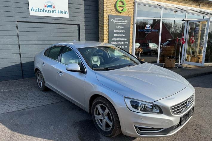 Sølv Volvo S60 fra 2015