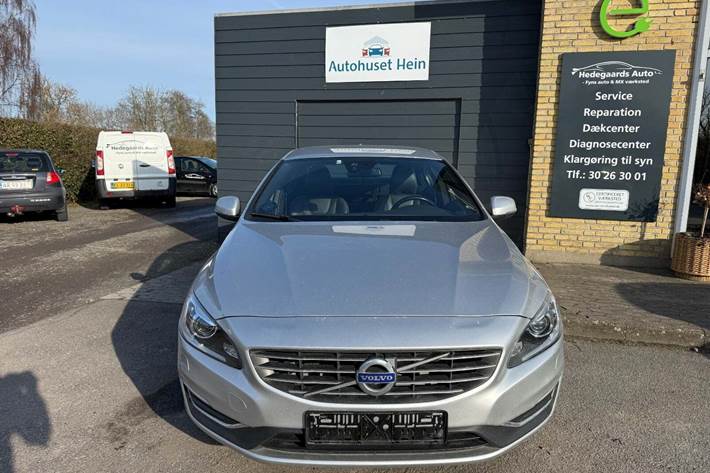 Sølv Volvo S60 fra 2015