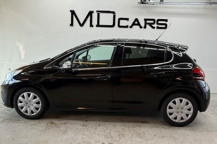 Sort Peugeot 208 fra 2016