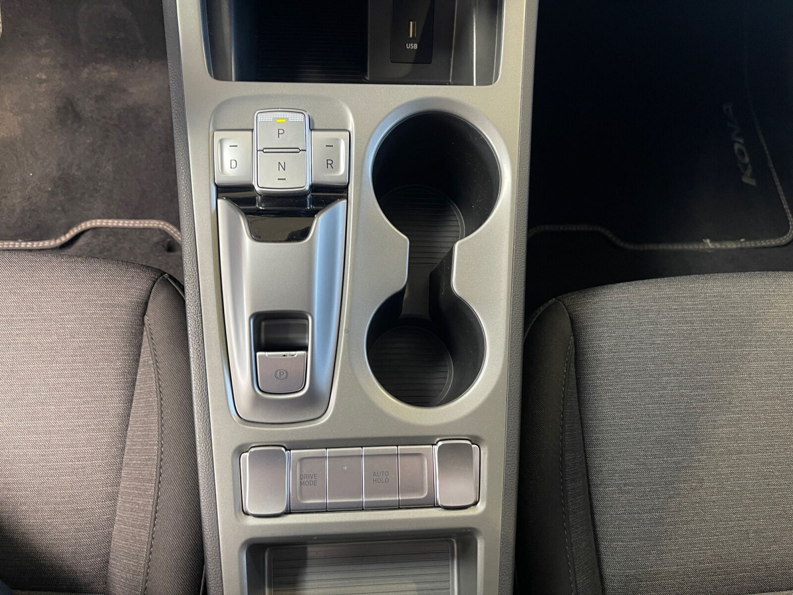 Hvid Hyundai Kona fra 2021