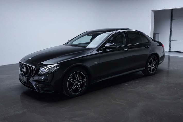 Sort Mercedes E300 e fra 2020