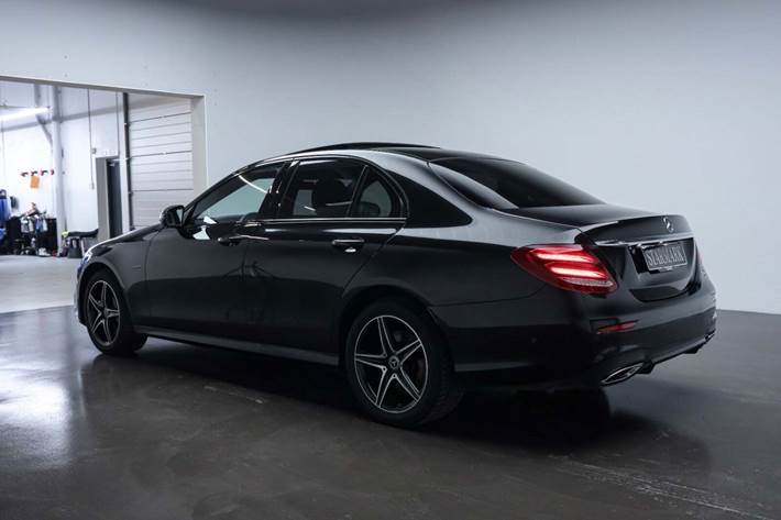 Sort Mercedes E300 e fra 2020