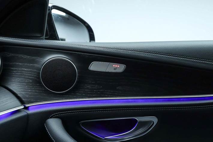 Sort Mercedes E300 e fra 2020