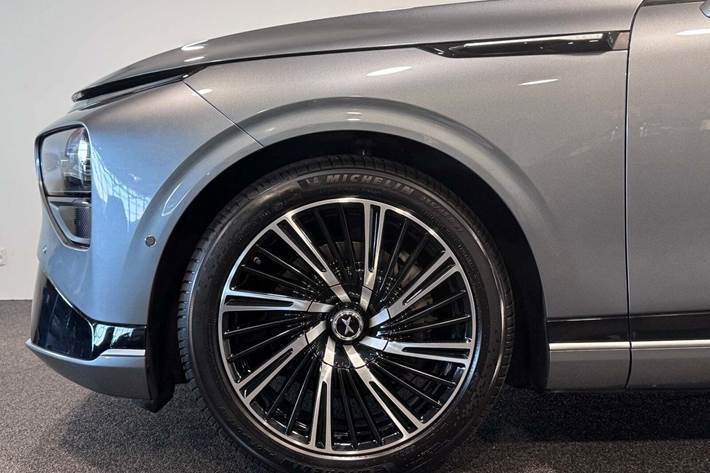 Grå Xpeng G9 fra 2024