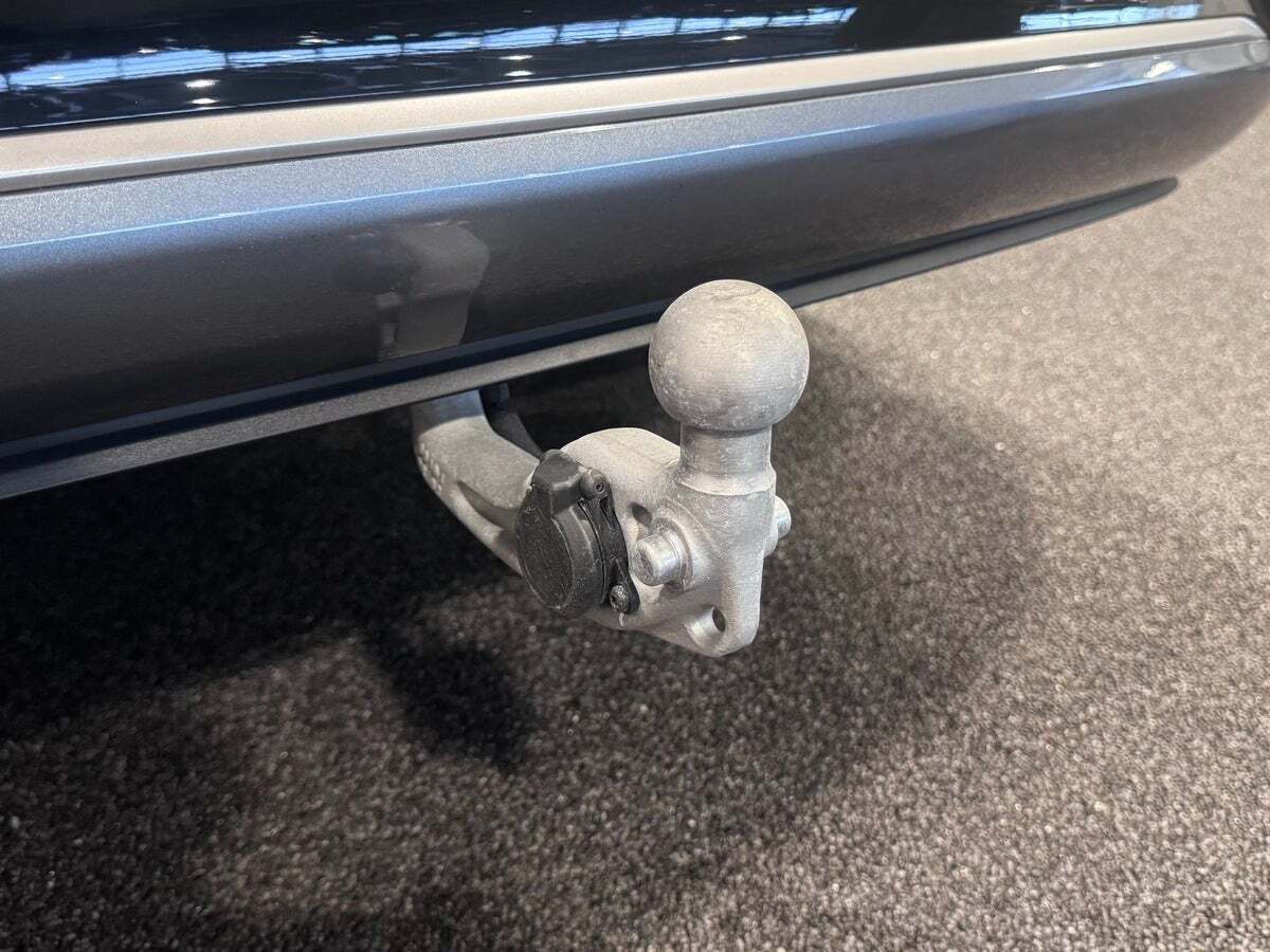 Grå Xpeng G9 fra 2024