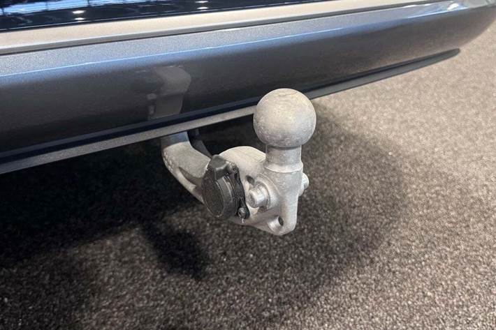 Grå Xpeng G9 fra 2024