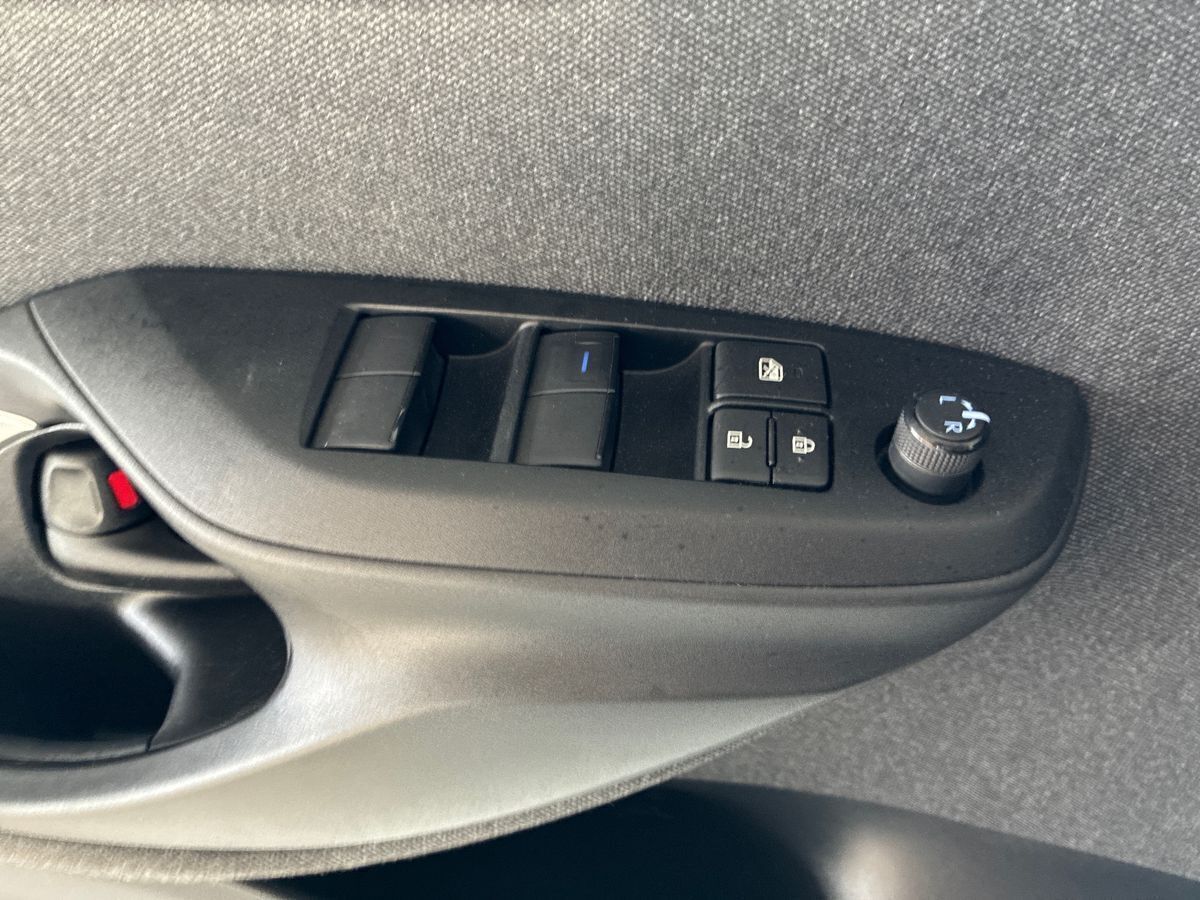 Hvid Toyota Yaris fra 2022