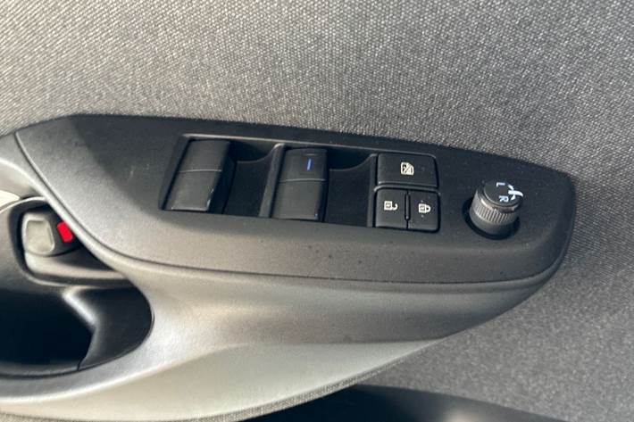 Hvid Toyota Yaris fra 2022