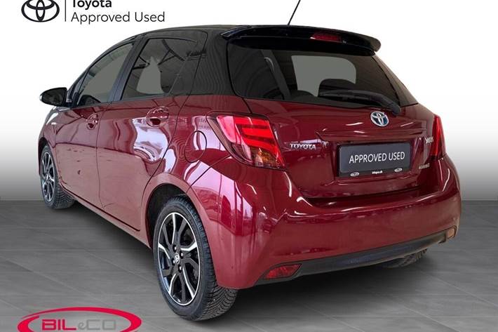 Rød Toyota Yaris fra 2016