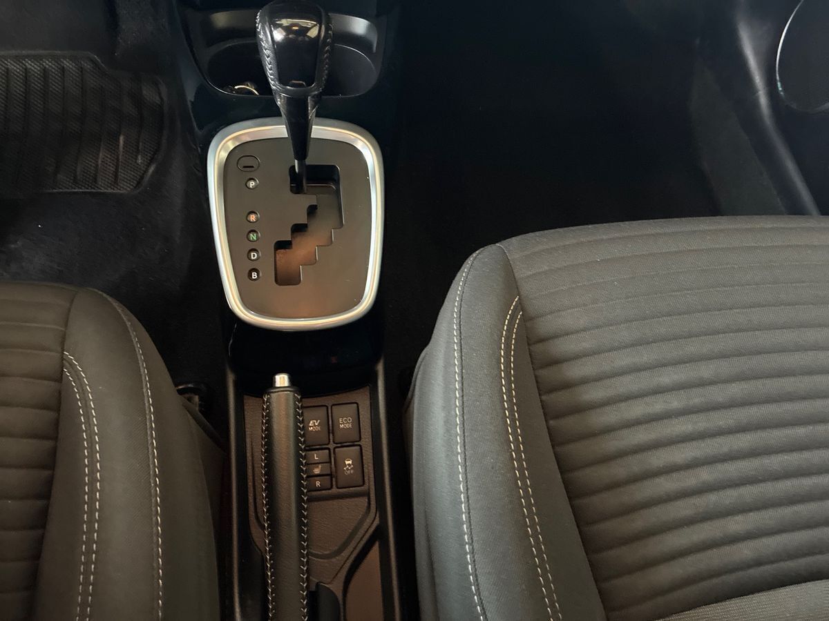 Rød Toyota Yaris fra 2016