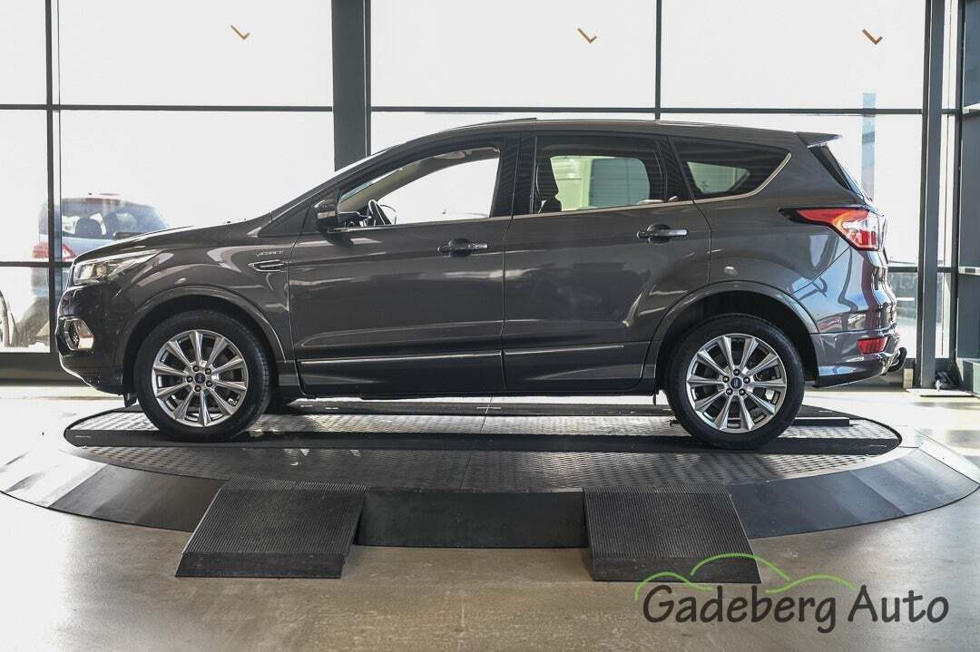 Grå Ford Kuga fra 2018